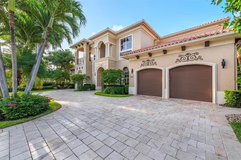 950 Allamanda Dr, Delray Beach, FL 33483