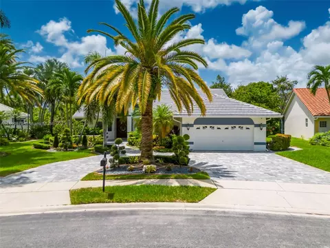 840 Cypress Pointe Dr W, Pembroke Pines, FL 33027