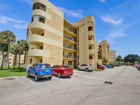 6475 W Oakland Park Blvd #304, Lauderhill, FL 33313