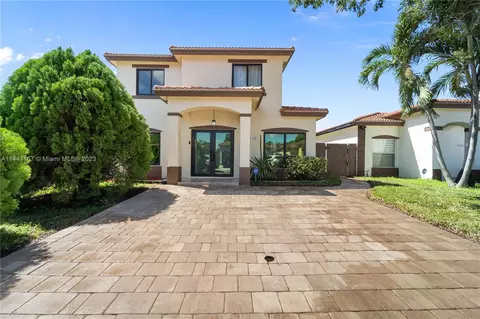 8106 NW 199th Ter, Hialeah, FL 33015