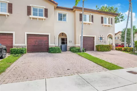 8869 SW 220th Ln, Cutler Bay, FL 33190