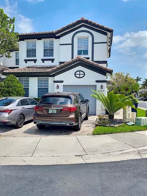 11514 NW 77th Ln, Doral, FL 33178