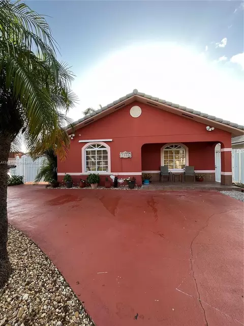 7200 W 35th Ave, Hialeah, FL 33018