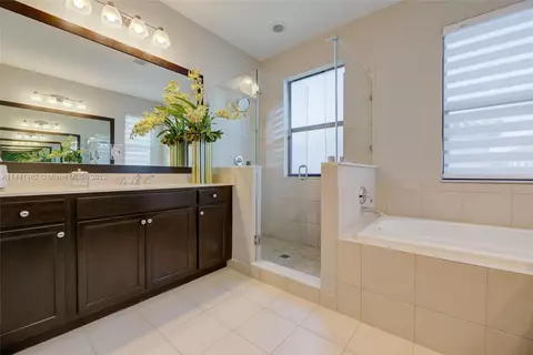 3285 W 95th Ter, Hialeah, FL 33018 photo 28