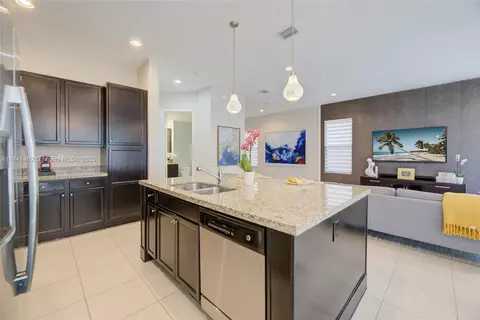 3285 W 95th Ter, Hialeah, FL 33018 photo 14