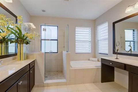 3285 W 95th Ter, Hialeah, FL 33018 photo 27