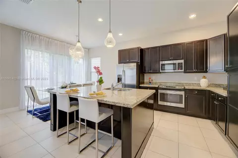 3285 W 95th Ter, Hialeah, FL 33018 photo 10