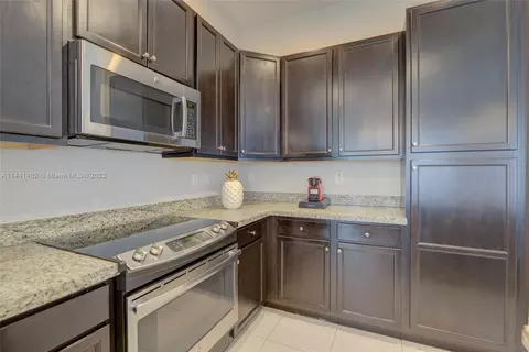 3285 W 95th Ter, Hialeah, FL 33018 photo 12