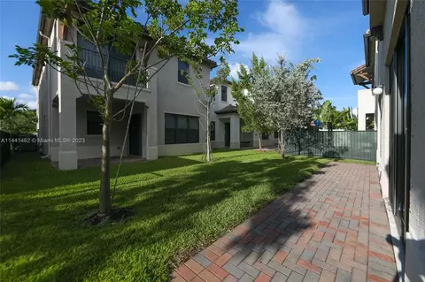 3285 W 95th Ter, Hialeah, FL 33018 photo 39
