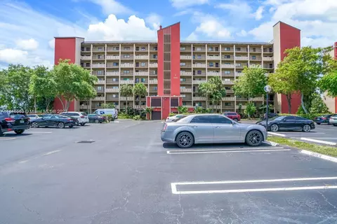 2200 S Cypress Bend Dr #807, Pompano Beach, FL 33069