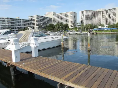 2753 S Parkview Dr #2753, Hallandale Beach, FL 33009