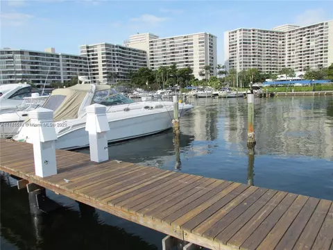 2753 S Parkview Dr #2753, Hallandale Beach, FL 33009