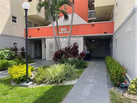 8235 Lake Dr #506, Doral, FL 33166
