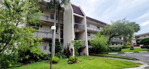 7450 NW 17th St #302, Plantation, FL 33313
