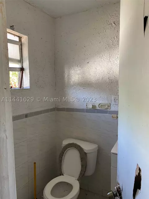 2285 W 6th Ct, Hialeah, FL 33010 photo 14