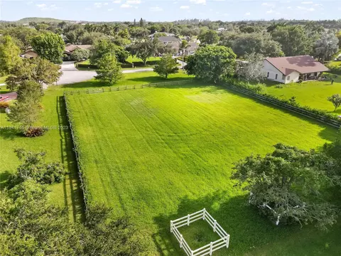 20411 SW 51 St, Pembroke Pines, FL 33332