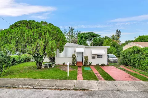 1360 NW 52nd St, Miami, FL 33142