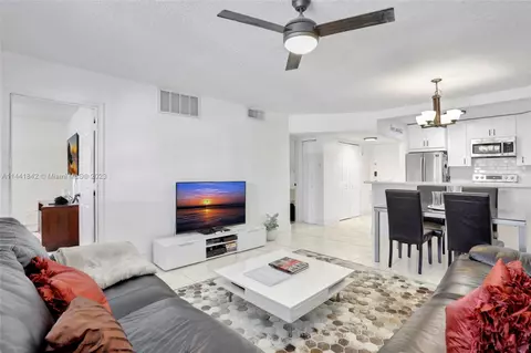 253 S Cypress Rd #218, Pompano Beach, FL 33060