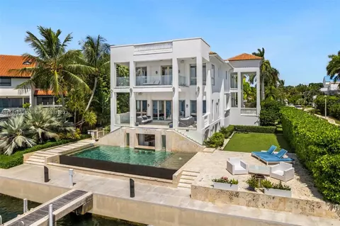3590 Crystal View Ct, Miami, FL 33133
