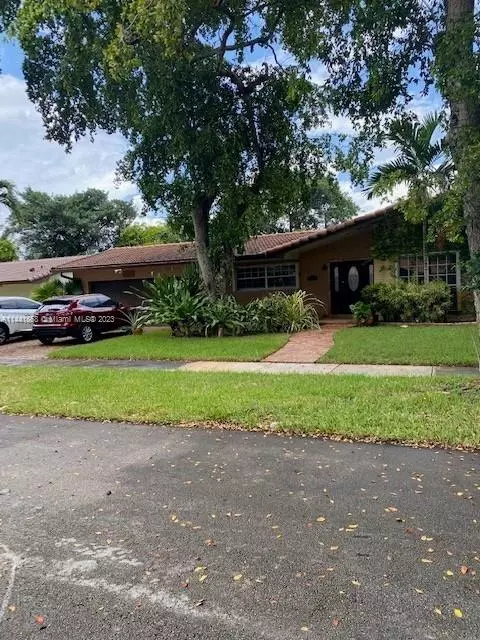 6811 Dunoon Ct, Miami Lakes, FL 33014