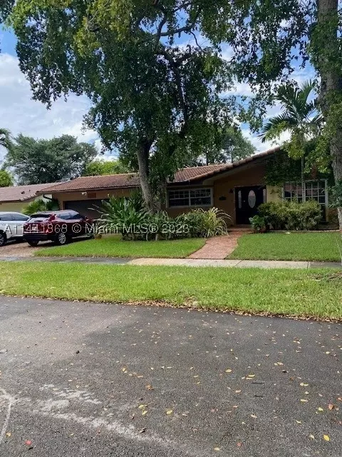 6811 Dunoon Ct, Miami Lakes, FL 33014
