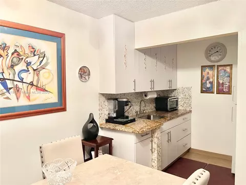 2145 Pierce St #214, Hollywood, FL 33020