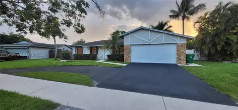 921 SW 129th Way, Davie, FL 33325