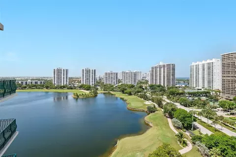 20000 E Country Club Dr #TS12, Aventura, FL 33180