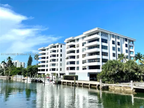 9660 W Bay Harbor Dr #2A, Bay Harbor Islands, FL 33154