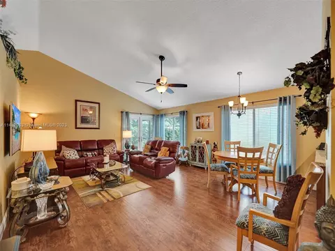 9213 Arborwood Cir, Davie, FL 33328