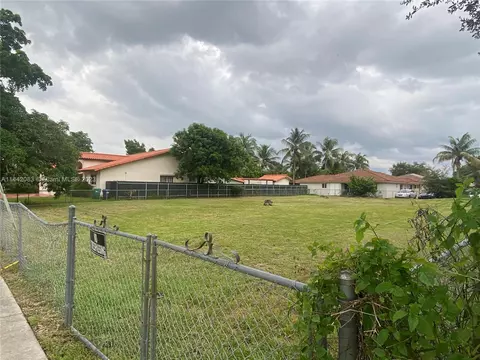 38 St 60th Ave, Virginia Gardens, FL 33166