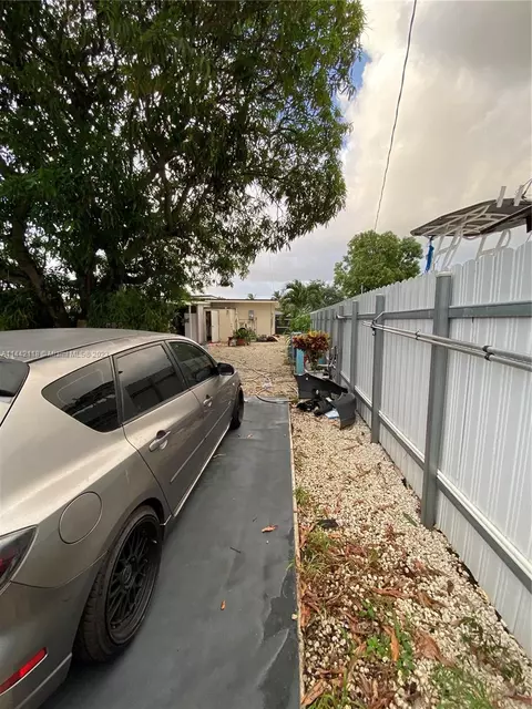 710 E 44th St, Hialeah, FL 33013 photo 36