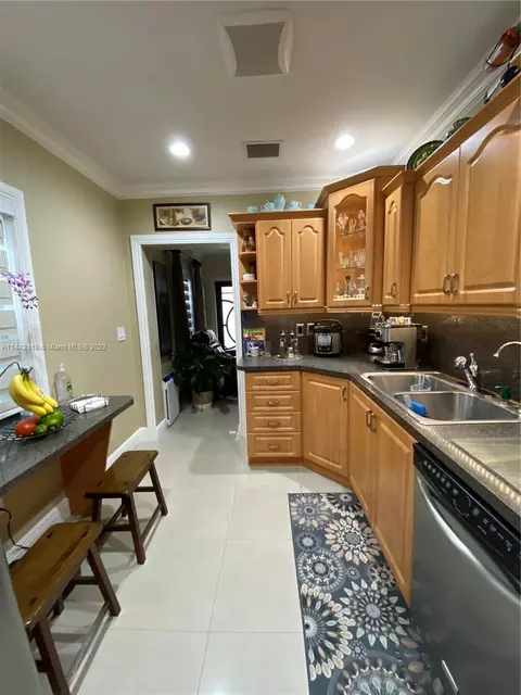 710 E 44th St, Hialeah, FL 33013 photo 19
