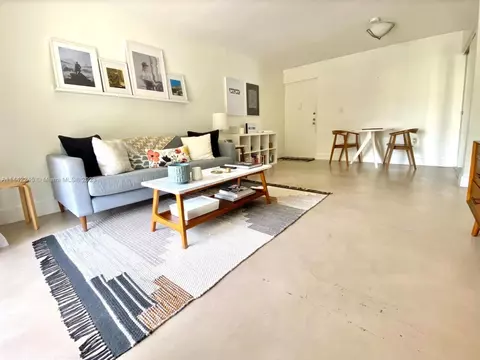 1033 Lenox Ave #202, Miami Beach, FL 33139