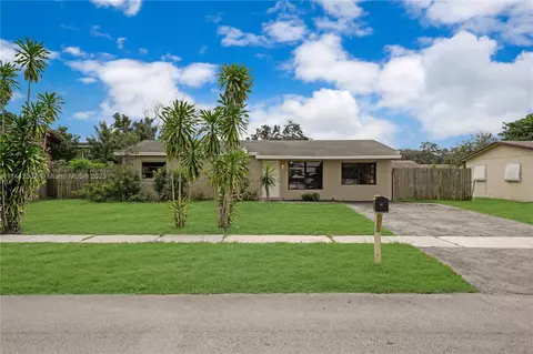 316 NW 3rd St, Deerfield Beach, FL 33441
