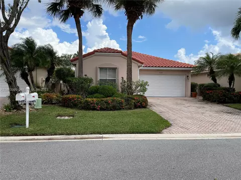 5165 Pelican Cove Dr, Boynton Beach, FL 33437