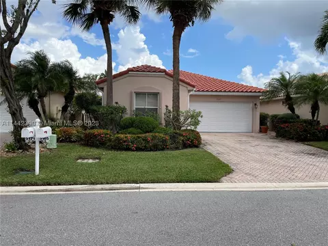 5165 Pelican Cove Dr, Boynton Beach, FL 33437