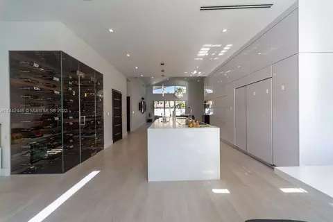 1073 NW 183rd Ave, Pembroke Pines, FL 33029