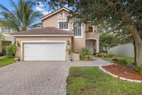 1952 NW 100th Ave, Pembroke Pines, FL 33024