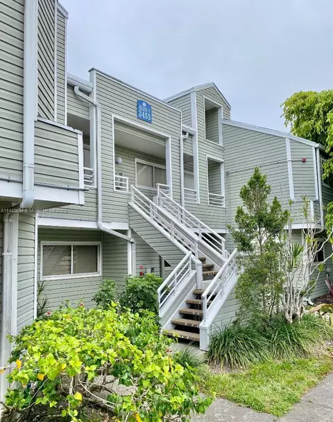 3453 NW 44th St #106, Oakland Park, FL 33309