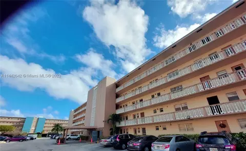 233 NE 14th Ave #105, Hallandale Beach, FL 33009