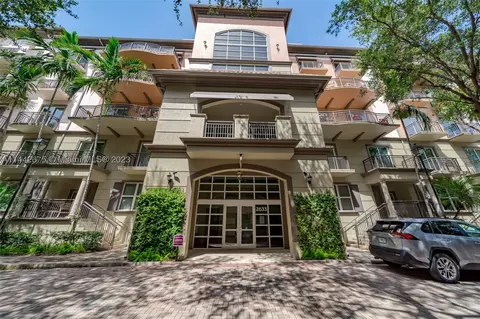 2633 NE 14th Ave #305, Wilton Manors, FL 33334