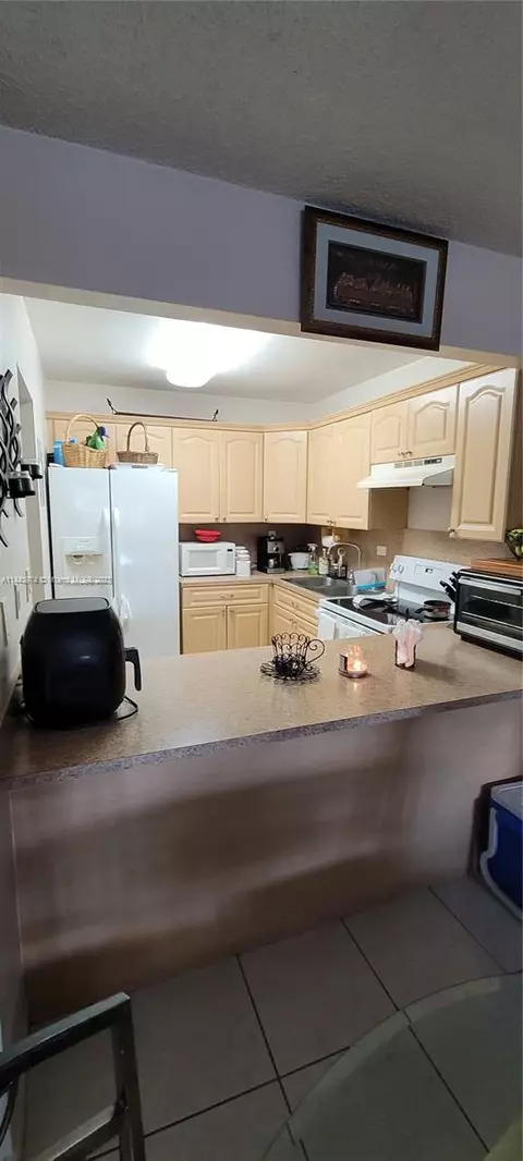 8990 SW 24th St #33, Miami, FL 33165