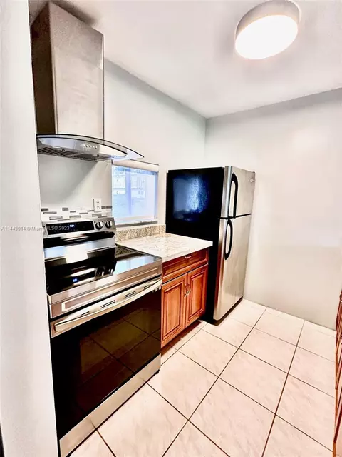 7940 NW 50th St #104, Lauderhill, FL 33351