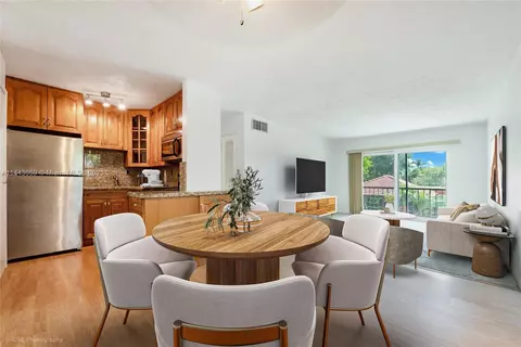 8701 SW 141st St #H8, Palmetto Bay, FL 33176