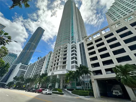 950 Brickell Bay Dr #5302, Miami, FL 33131