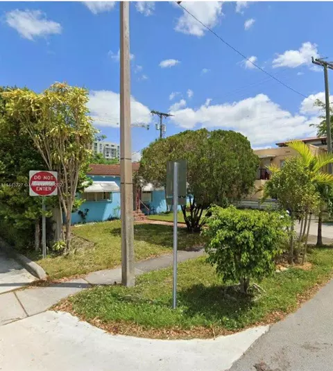 3737 SW 1st St, Miami, FL 33134