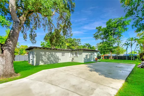 1543 NE 144th St, Miami, FL 33161