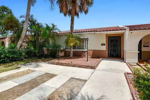 7118 Laurel Ln #., Miami Lakes, FL 33014 photo 2