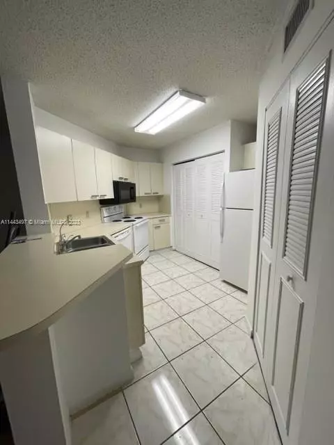 6296 NW 186th St #102, Hialeah, FL 33015